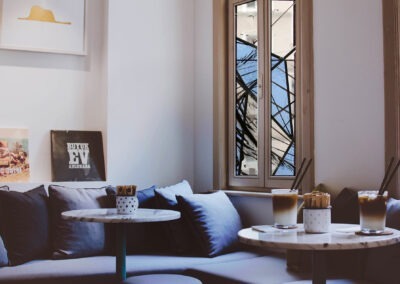 Café ou salon de thé, vitrail sur mesure